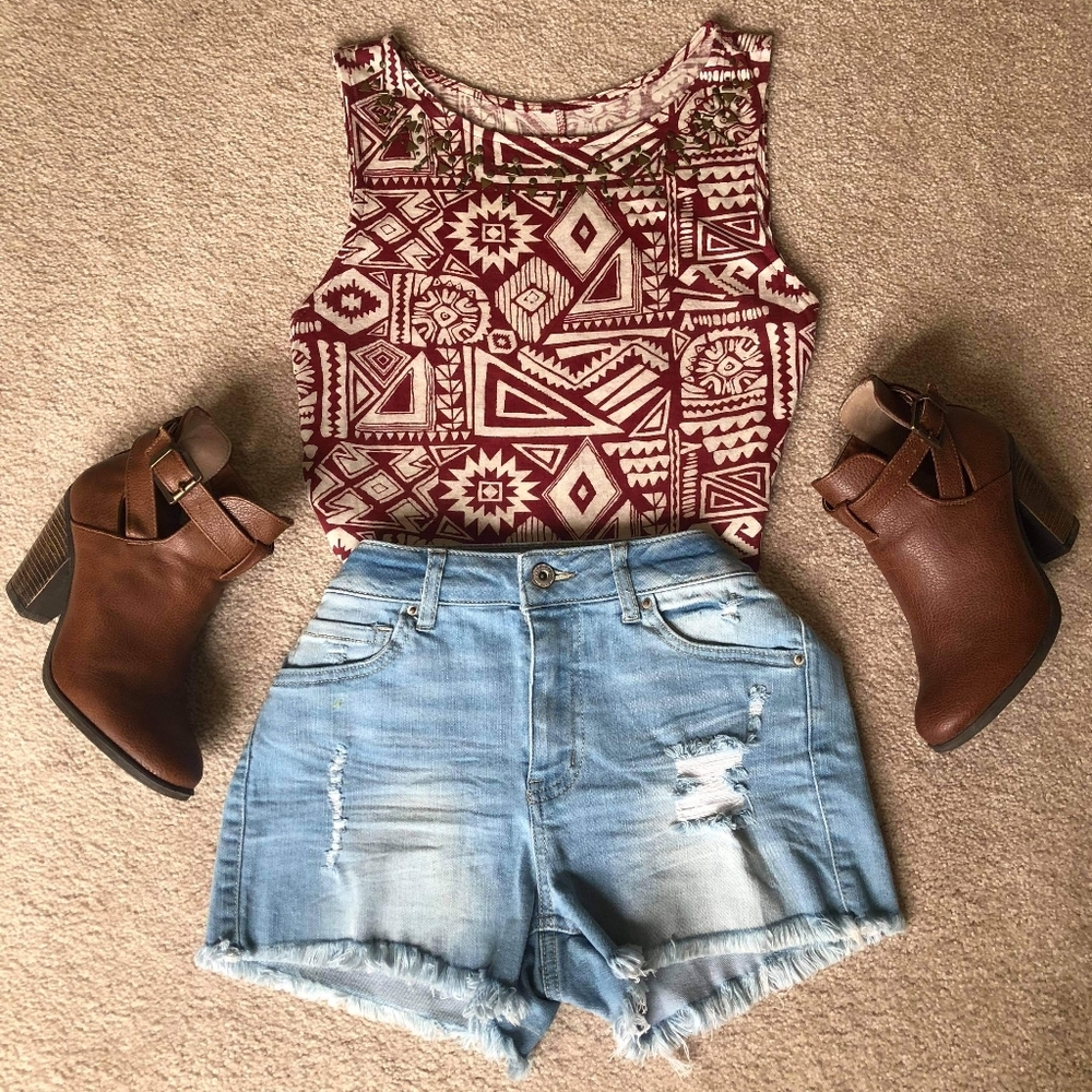 Tribal pattern red/white top size medium